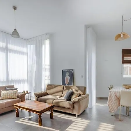 Apartment Bright Minutes From The Sea Gzira
