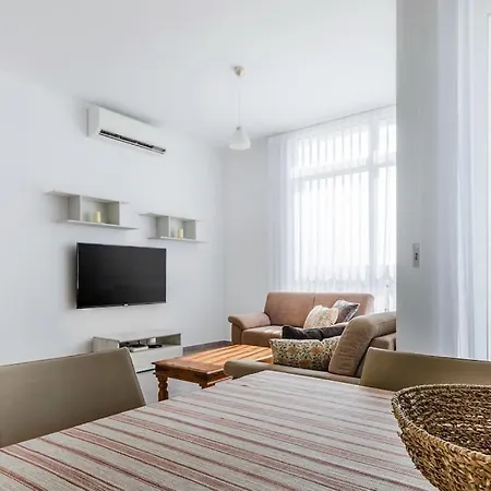 Bright Minutes From The Sea Apartment