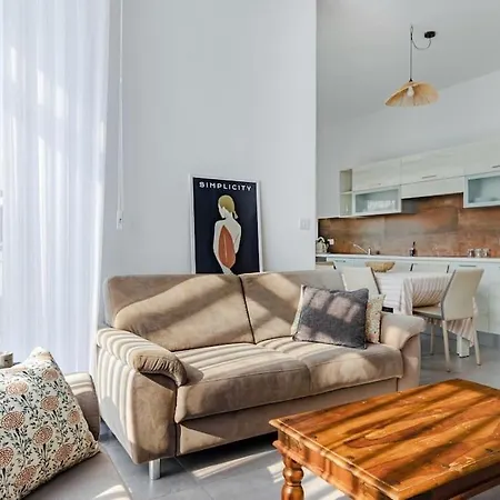Bright Minutes From The Sea Apartment *
