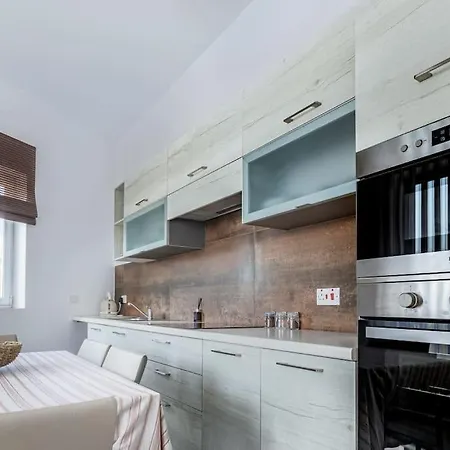 דירה Bright Minutes From The Sea Gzira