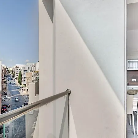 Apartment Bright Minutes From The Sea Gzira